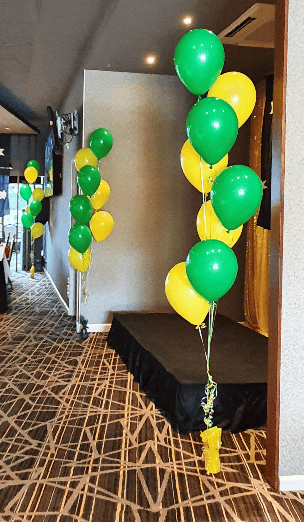 Helium Latex 8 Balloon Bouquet Floor Standing Design