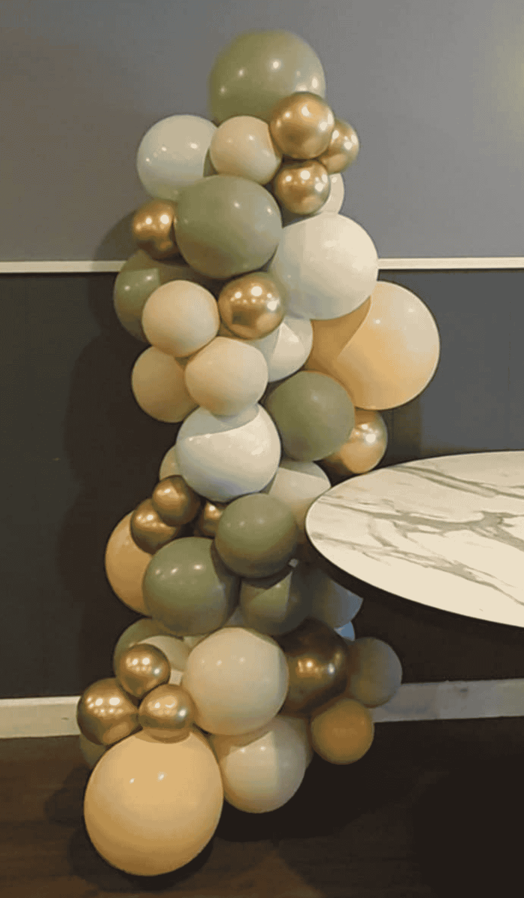 Organic balloon columns floor stand