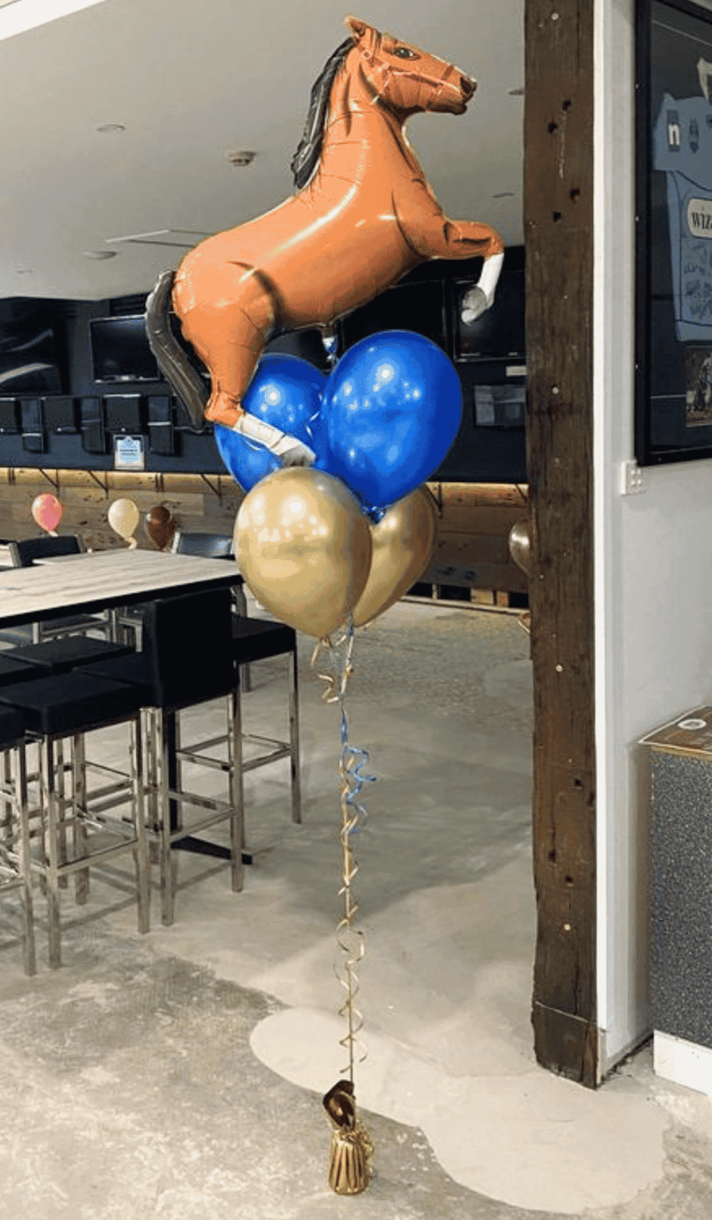 Melbourne Cup helium filled balloon bouquet with large horse foil shape on top