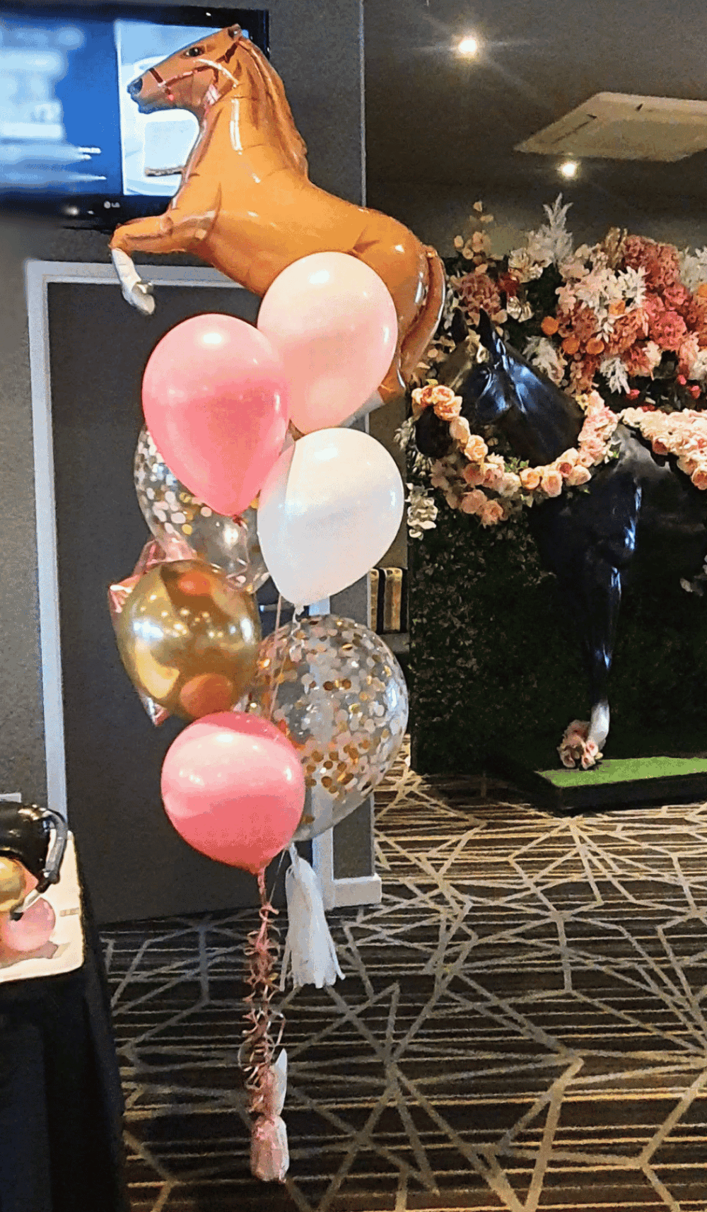 Melbourne Cup Deluxe helium filled balloon Bouquet race horse